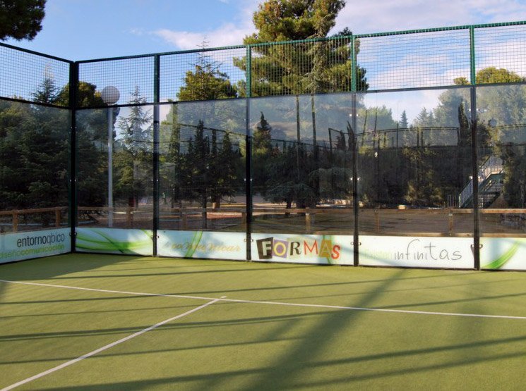 Retirada de césped artificial en pistas de pádel en Benavente Instalación de césped artificial para colegios y universidades en Benavente